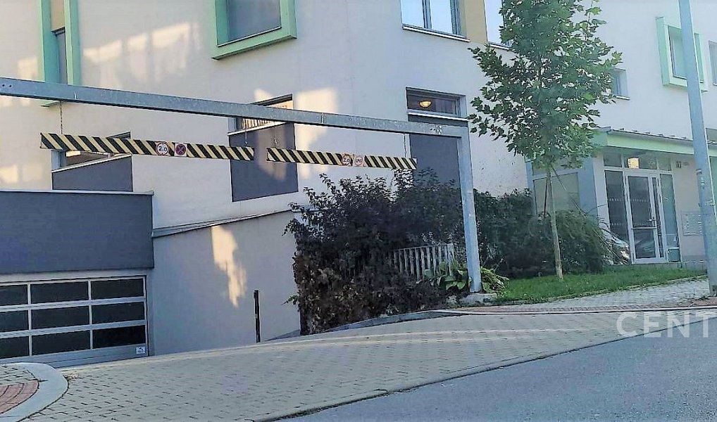 Pronájem, Garážové stání, 14 m2 - Praha - Žižkov, Praha – náhled fotky 3