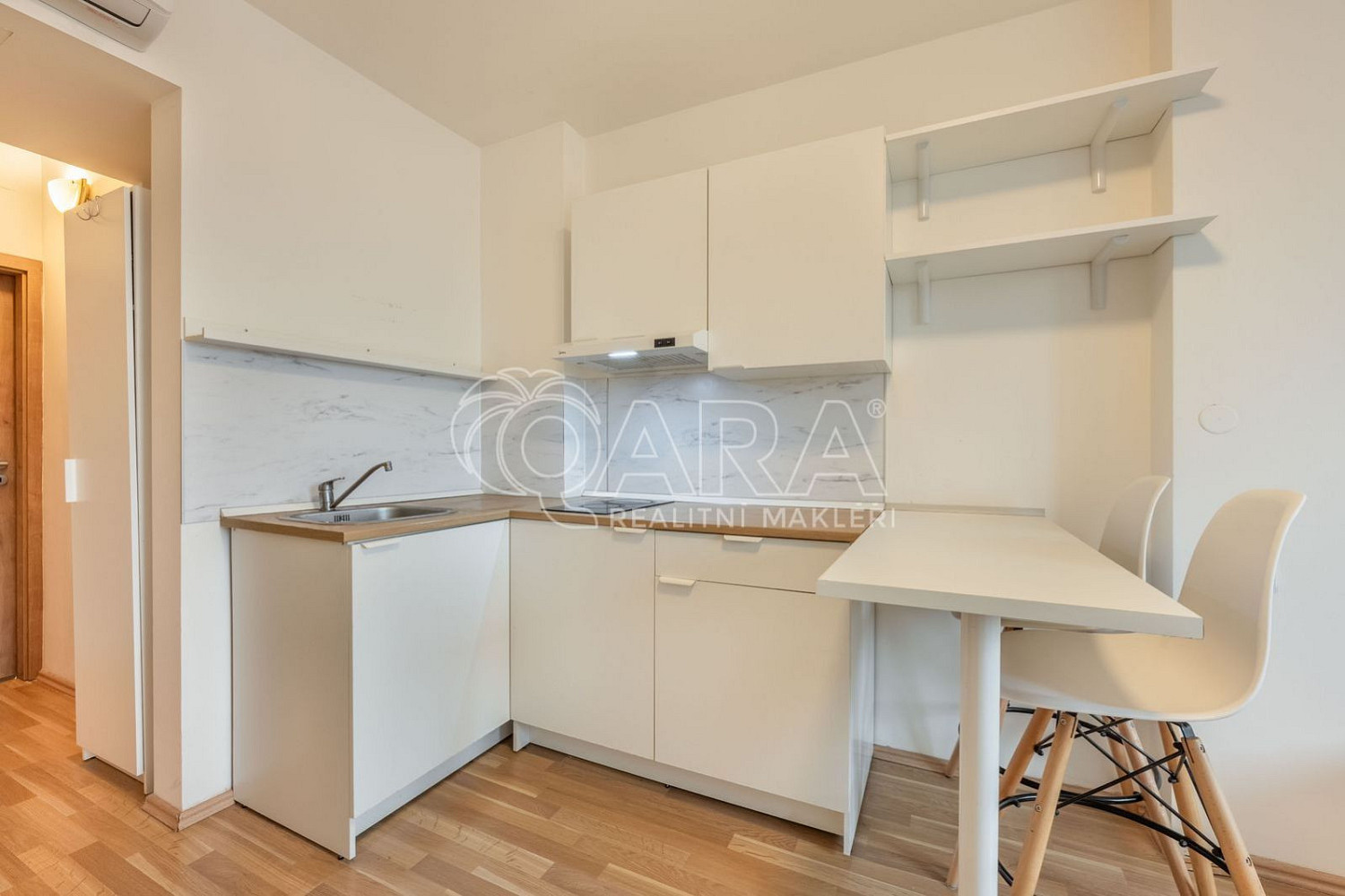 Prodej bytu 1+kk 25 m² — photo 3