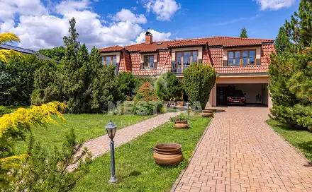 Prodej domu 444 m² s pozemkem 2 325 m², Průběžná, Vestec, okres Praha-západ
