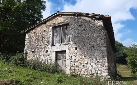 Prodej domu 46 600 m² s pozemkem 46 600 m², Onís, Španělsko