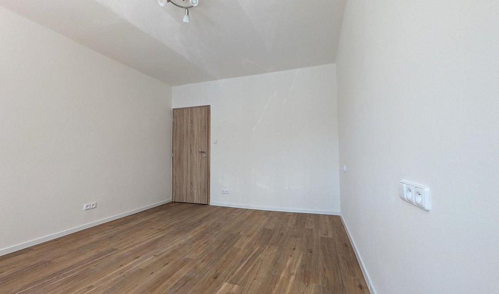 Pronájem bytu 3+1 86 m², Jarpice – náhled fotky 13