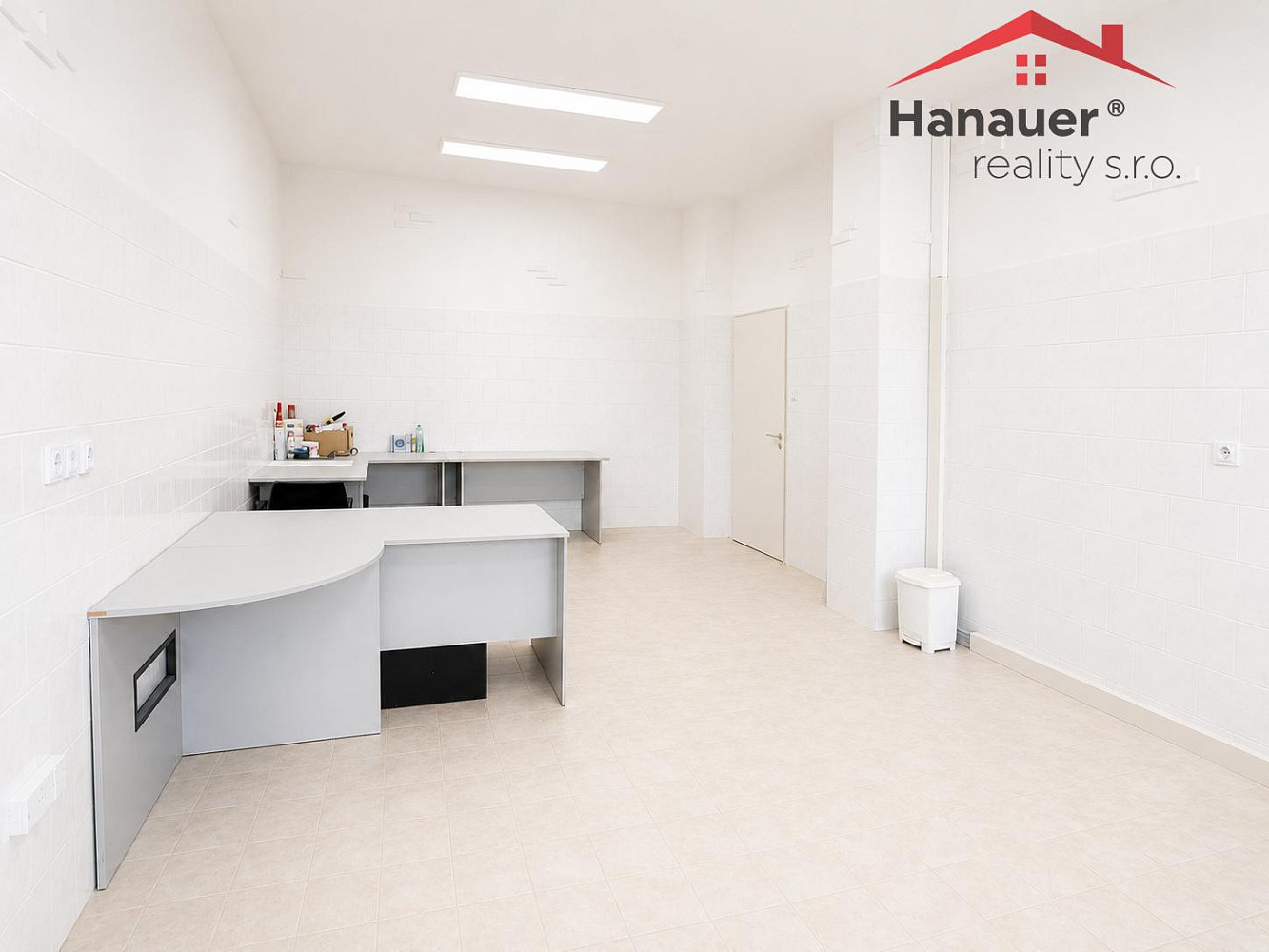 Pronájem komerčního objektu (jiného typu) 127 m² — photo 3