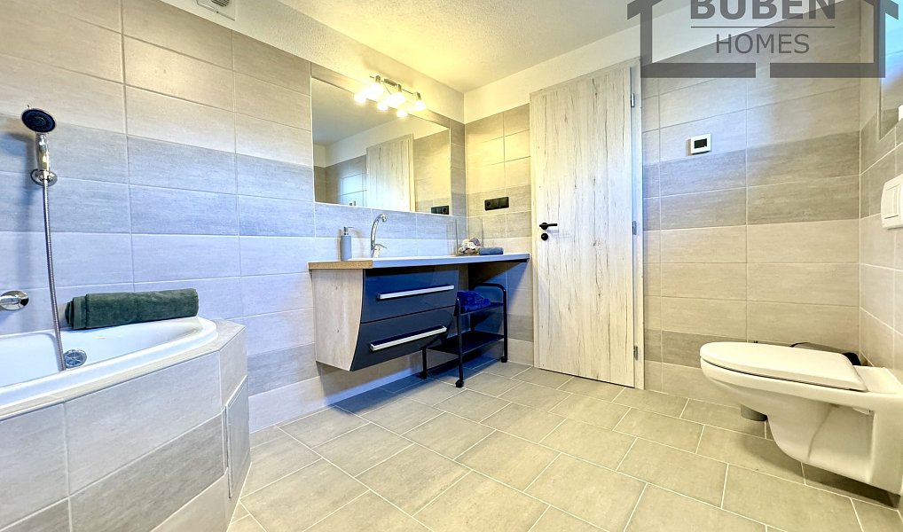 Prodej domu 220 m² s pozemkem 421 m², Tachov – náhled fotky 31