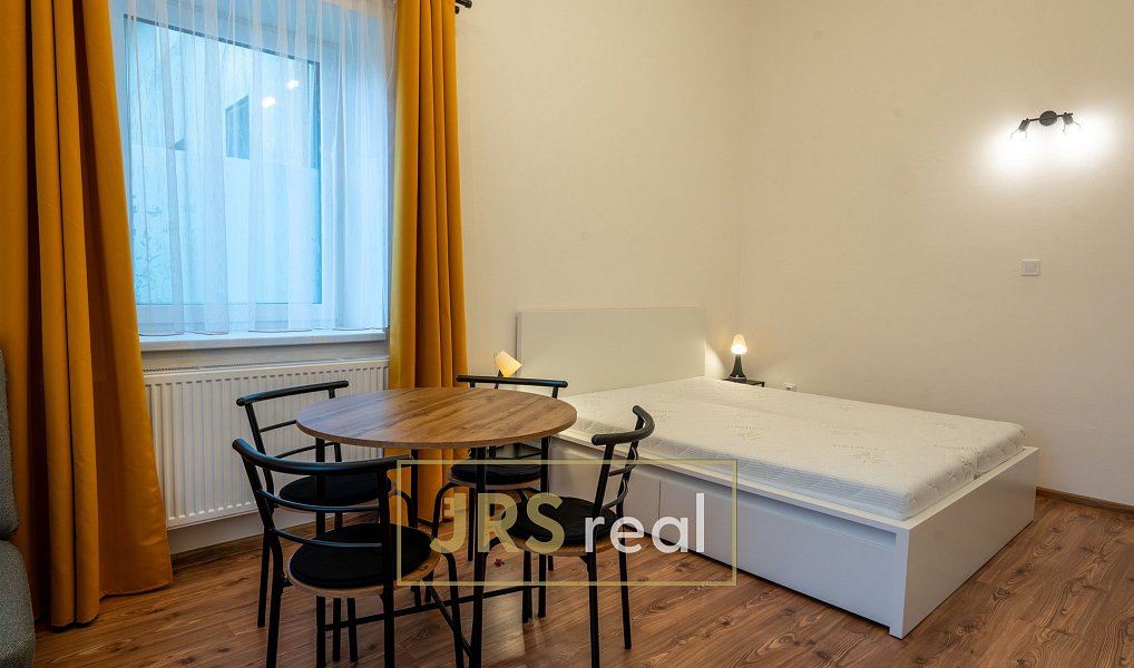 Pronájem bytu 1+kk 30 m², Uherský Ostroh – náhled fotky 2