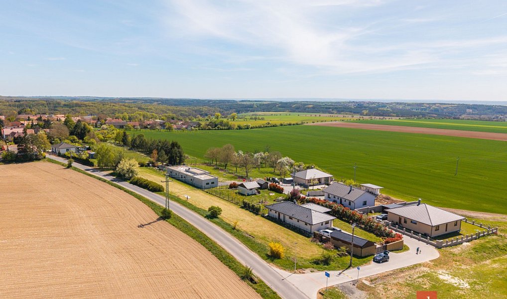 Prodej stavebního pozemku 2 357 m², Střemy – náhled fotky 6