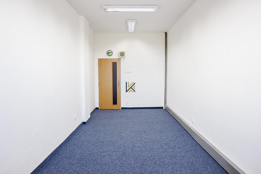 Pronájem kanceláře 70 m² – fotografie 3