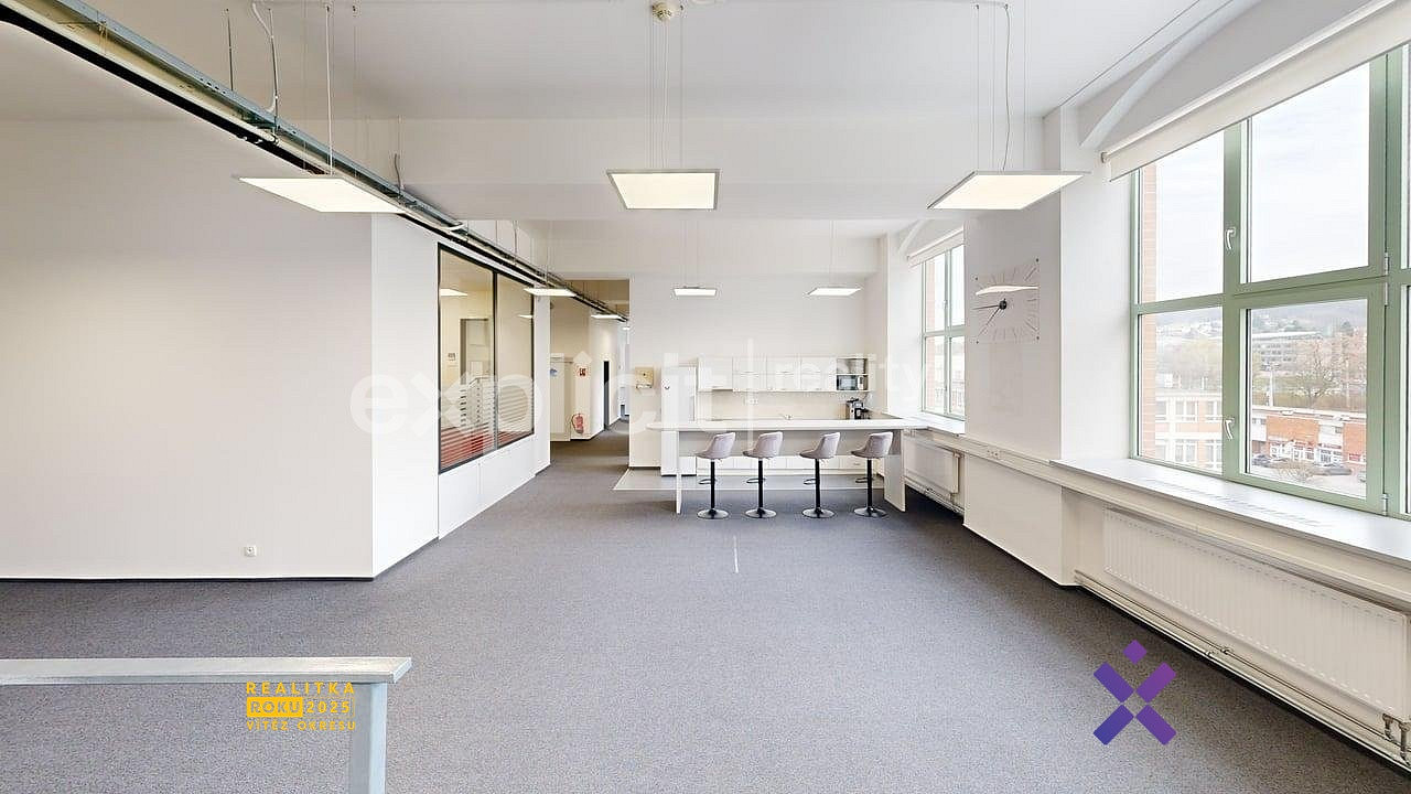 Pronájem kanceláře 421 m² – fotografie 3