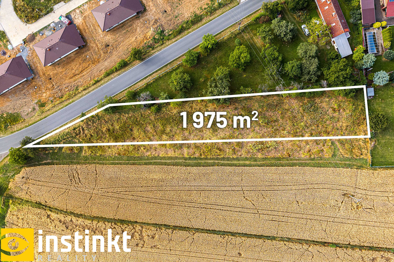 Prodej stavebního pozemku 1 975 m² – pohled 2