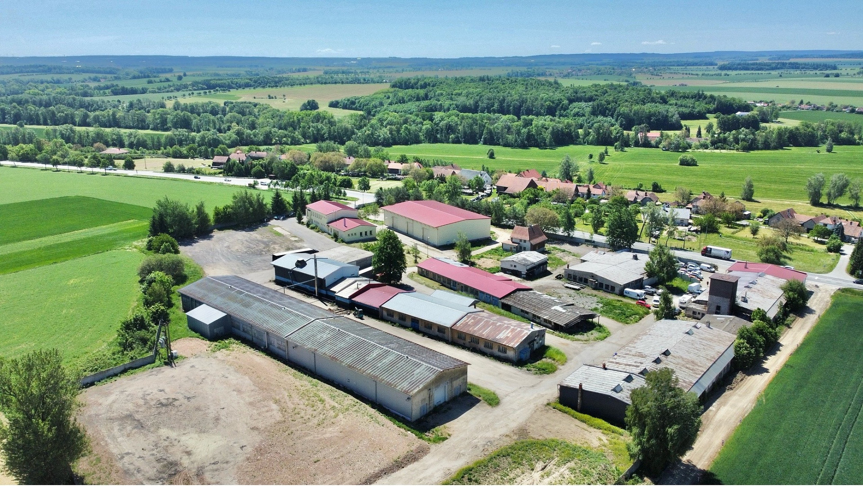 Prodej komerčního pozemku 30 000 m² – pohled 4