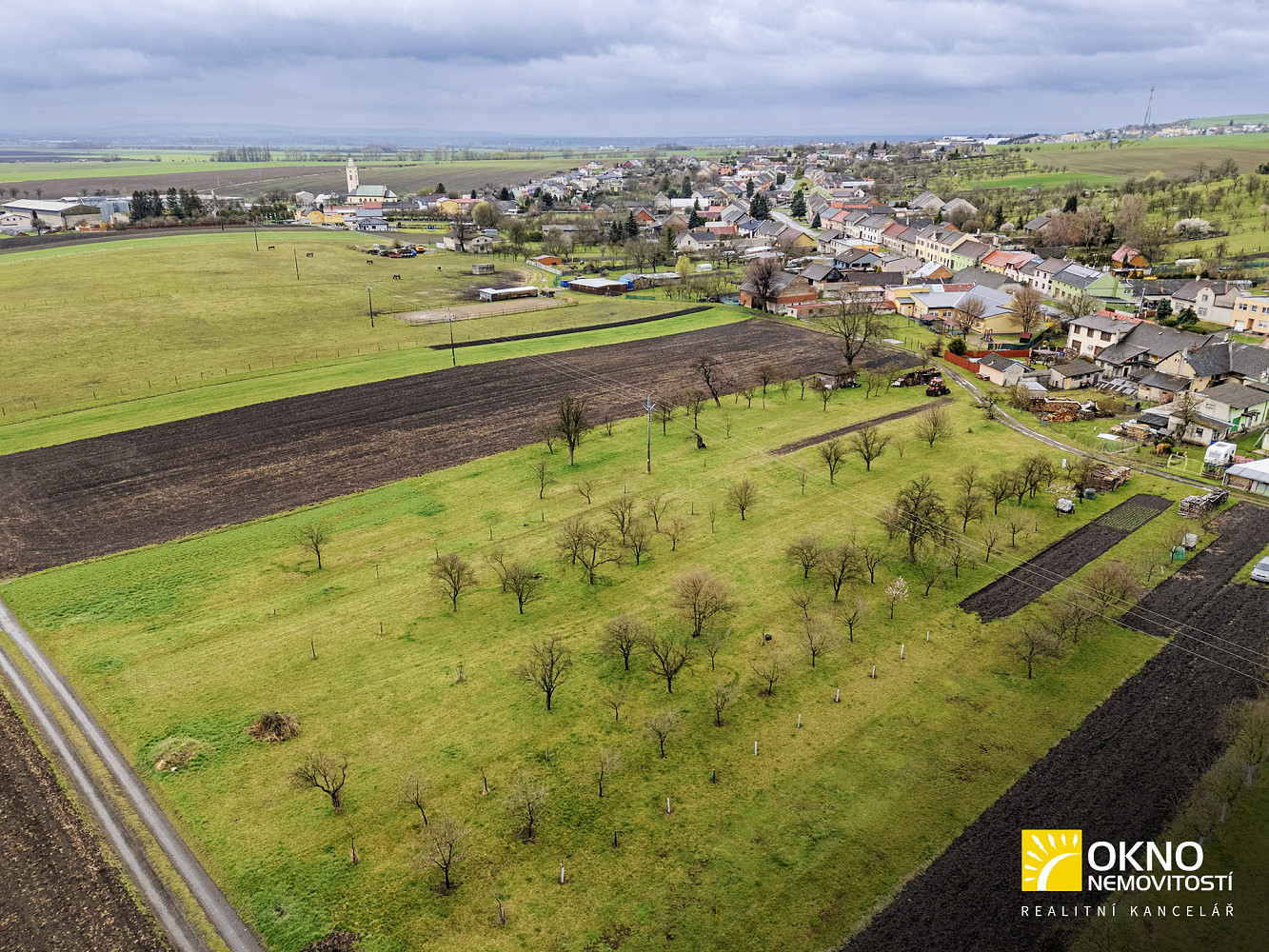 Prodej stavebního pozemku 2 118 m² – fotografie 3