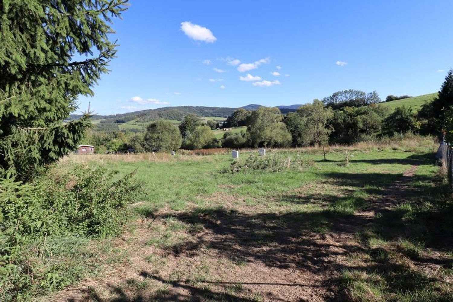 Prodej stavebního pozemku 561 m² – fotografie 2
