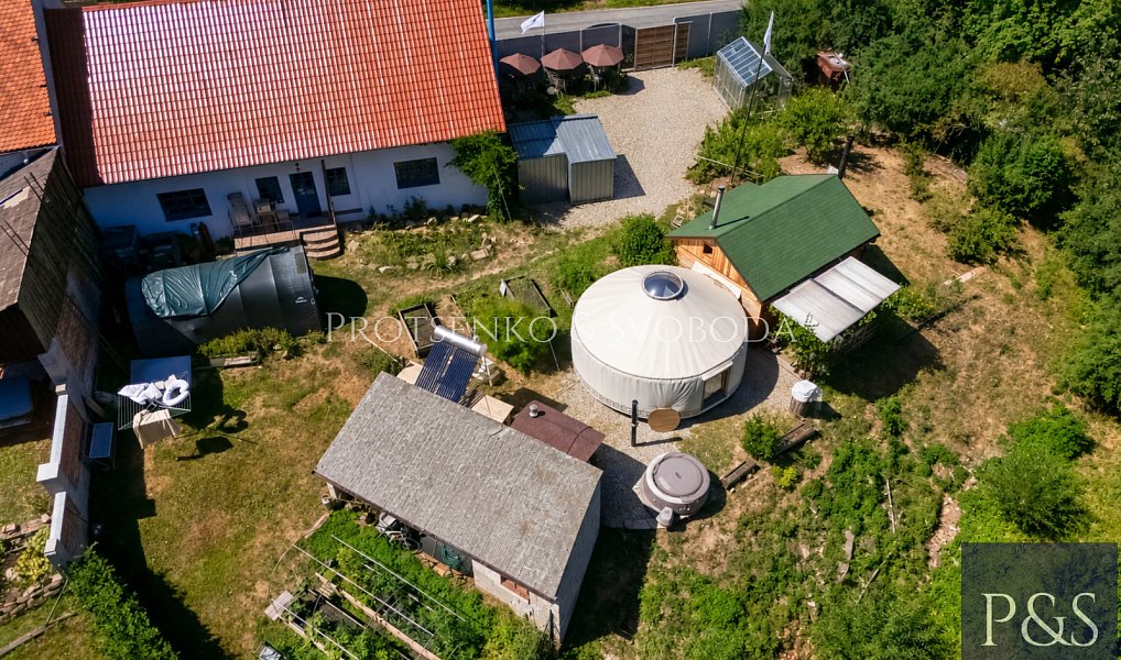Prodej ubytovacího objektu 300 m², Lhenice – náhled fotky 4