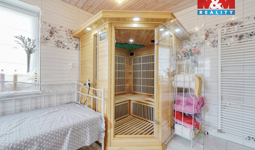 Prodej ubytovacího objektu 359 m², Strážov – náhled fotky 9