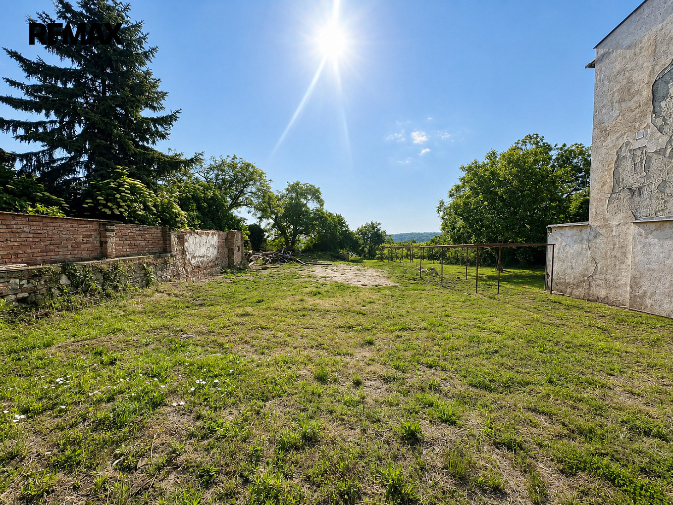Prodej stavebního pozemku 793 m² – pohled 2