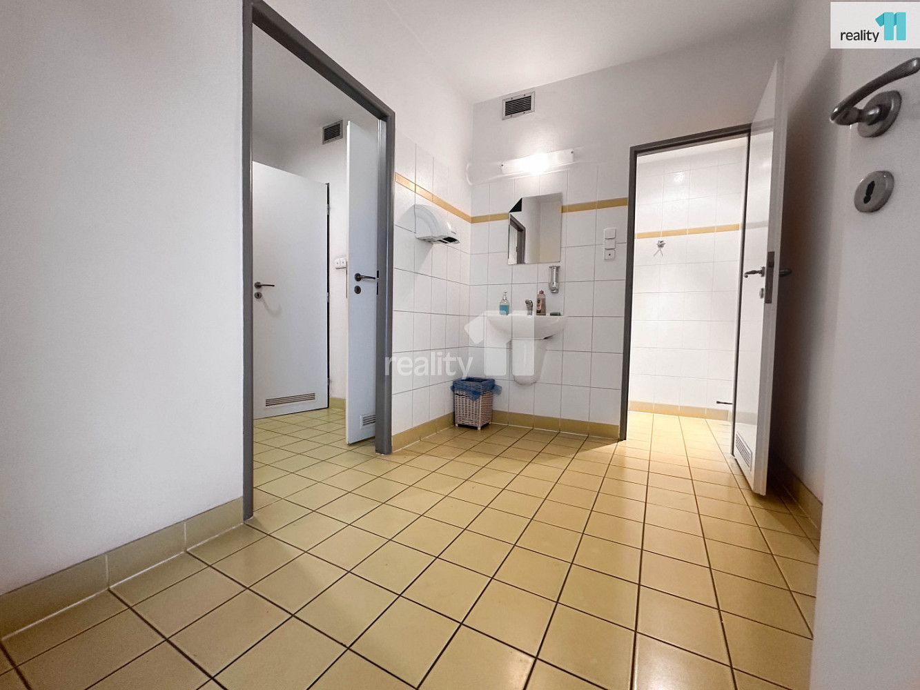 Pronájem kanceláře 27 m² — photo 4