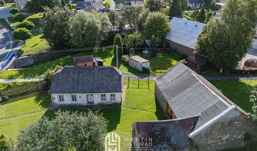 Prodej stavebního pozemku 1 379 m², Dvorce – náhled fotky 5