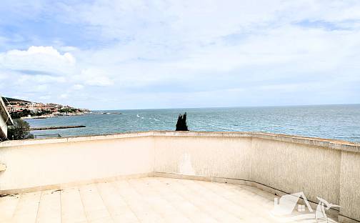 Prodej domu 176 m² s pozemkem 300 m², Nesebar, Bulharsko