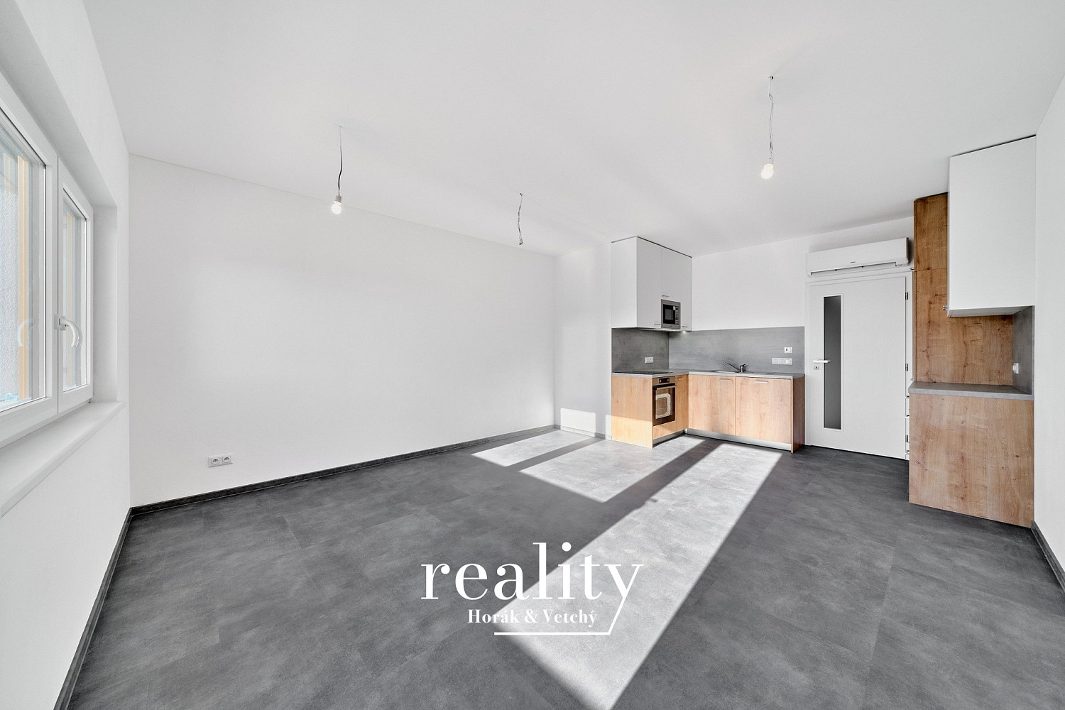 Pronájem bytu 1+kk 36 m² – fotografie 3