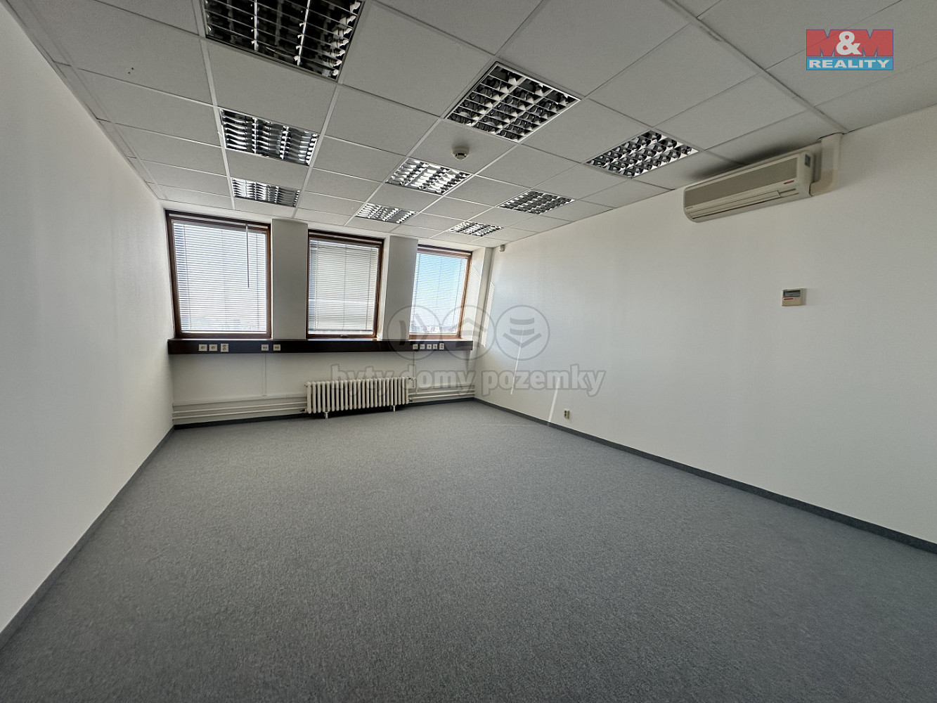 Pronájem kanceláře 220 m² — photo 2