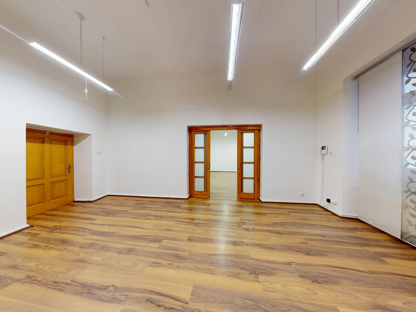 Pronájem obchodních prostor 60 m² – fotografie 2