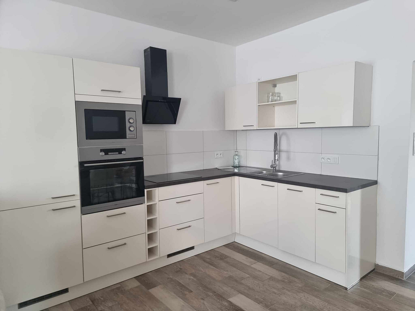 Pronájem bytu 2+kk 76 m² – fotografie 2