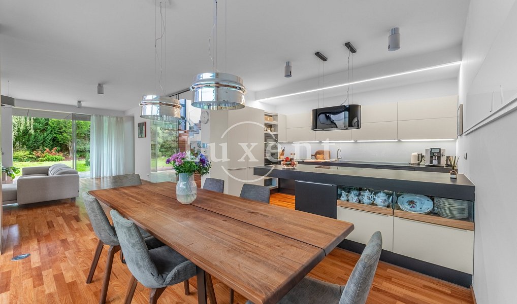 Prodej domu 660 m² s pozemkem 1 136 m², Průhonice – náhled fotky 8