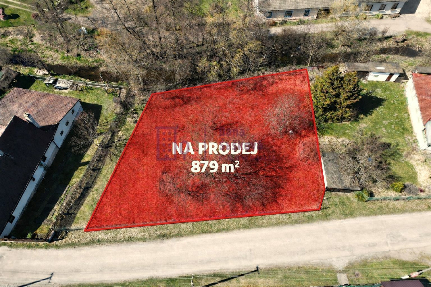 Prodej stavebního pozemku 879 m² – fotografie 2