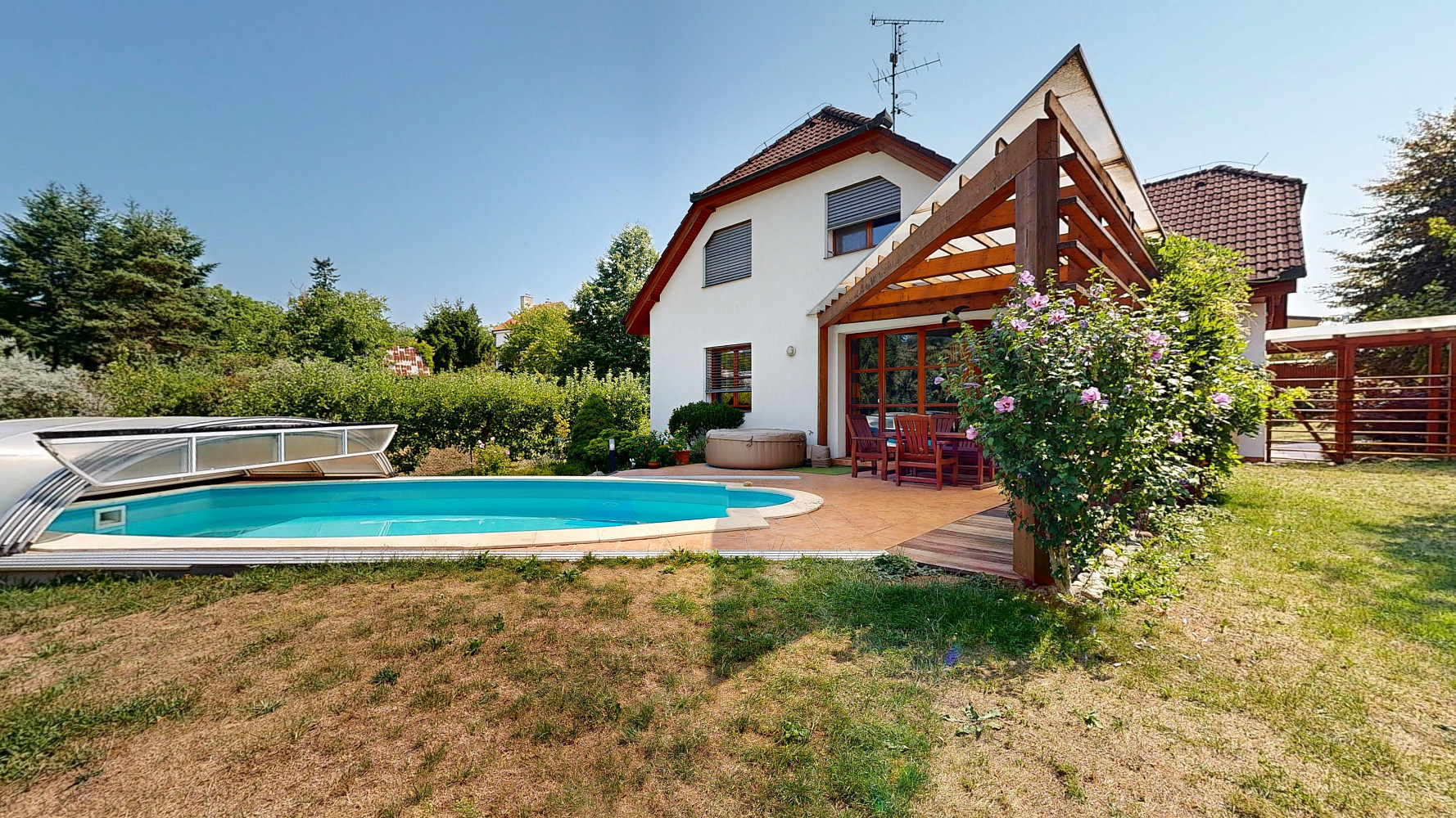 Prodej domu 220 m² s pozemkem 810 m² – fotografie 2