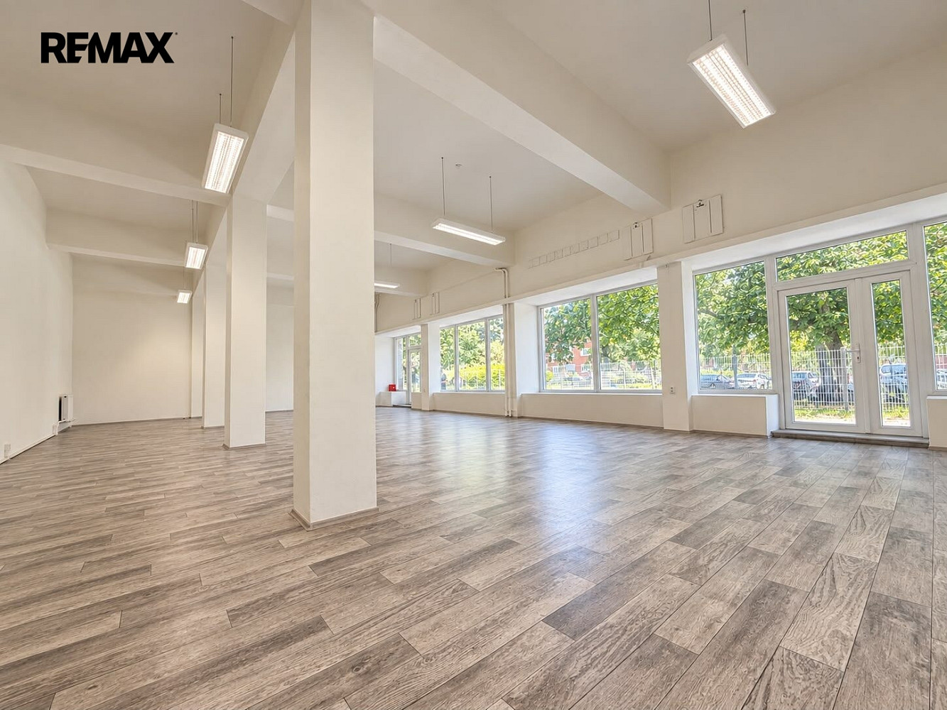 Pronájem obchodních prostor 168 m²
