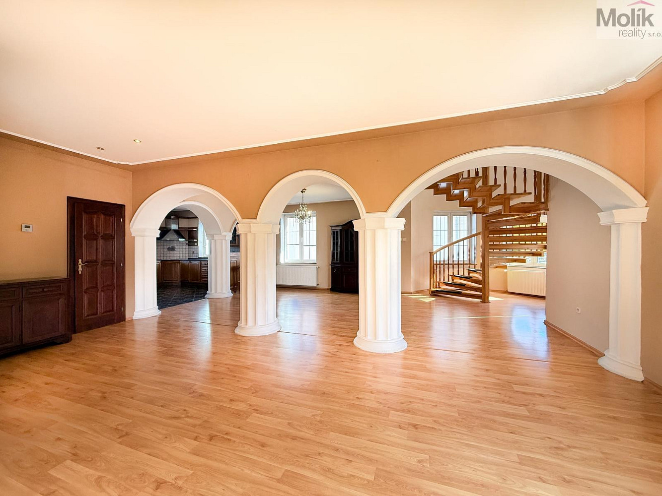 Pronájem bytu atypického 256 m² – fotografie 3