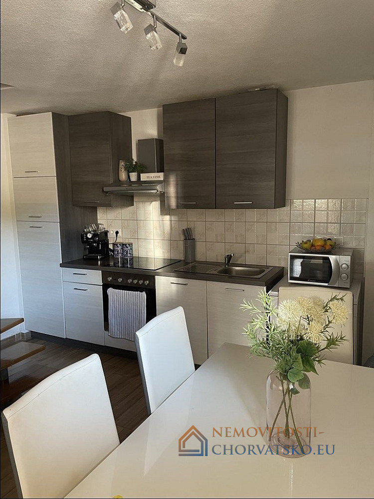 Prodej bytu 2+kk 74 m² – pohled 2