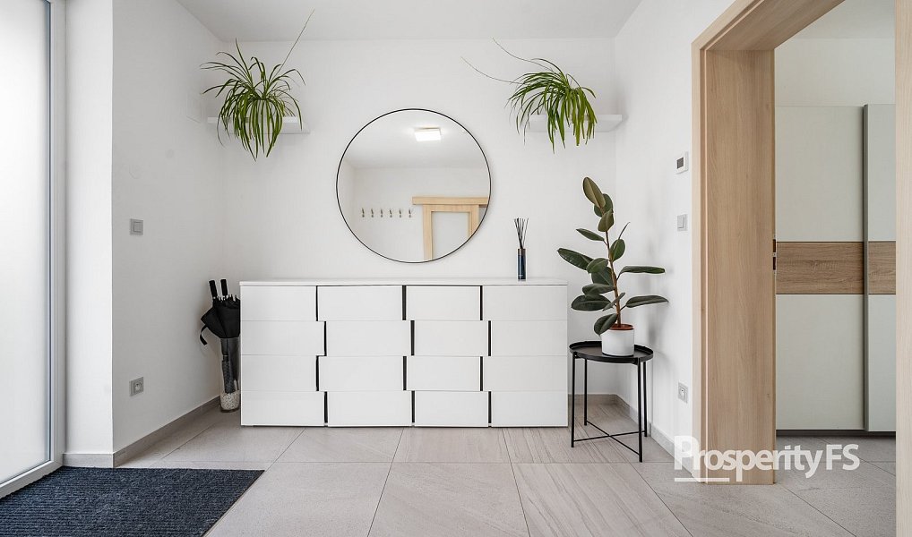 Prodej domu 176 m² s pozemkem 647 m², Knínice – náhled fotky 16