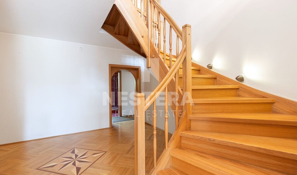 Prodej domu 444 m² s pozemkem 2 325 m², Vestec – náhled fotky 10