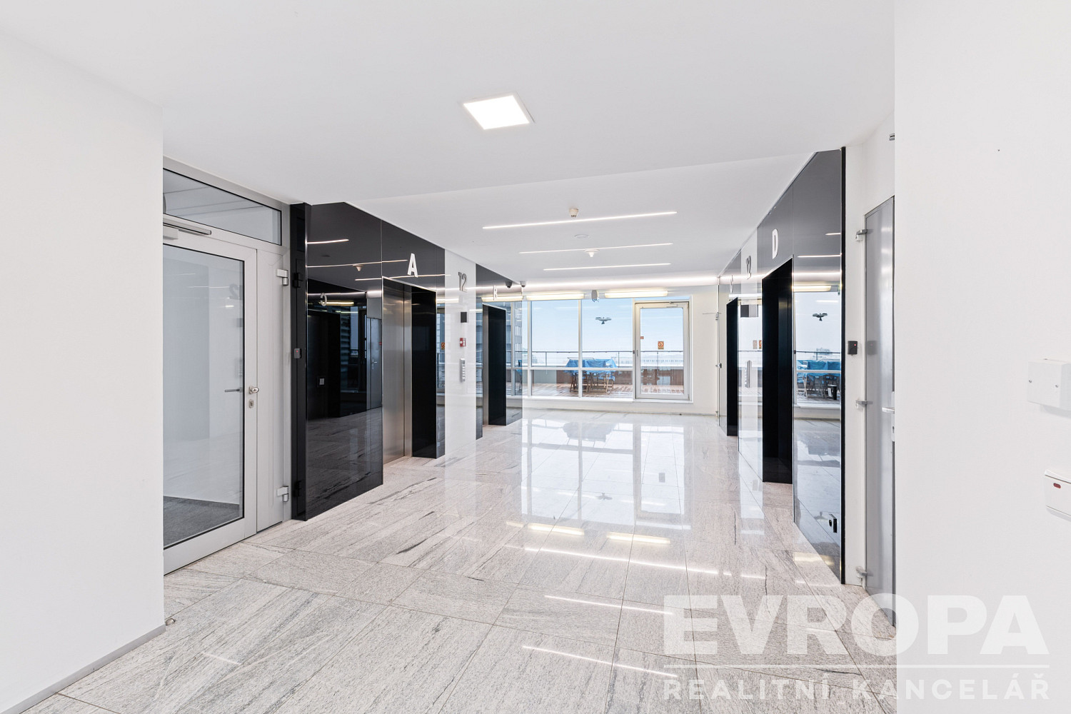 Pronájem kanceláře 320 m² — photo 3