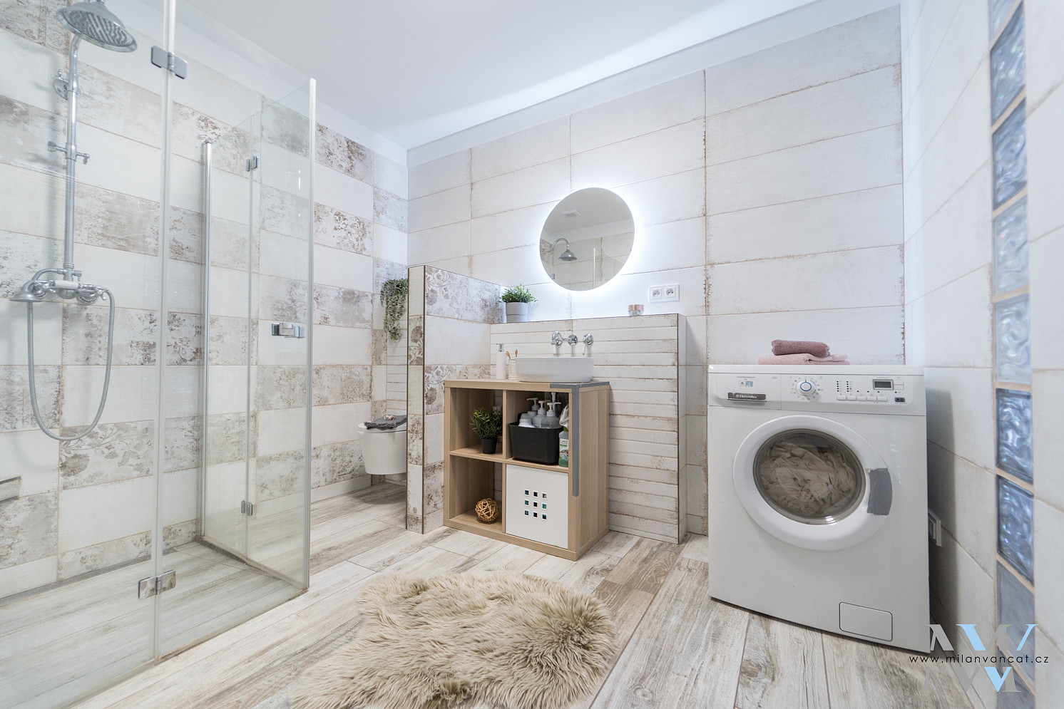 Prodej domu 257 m² s pozemkem 1 805 m² - View 2