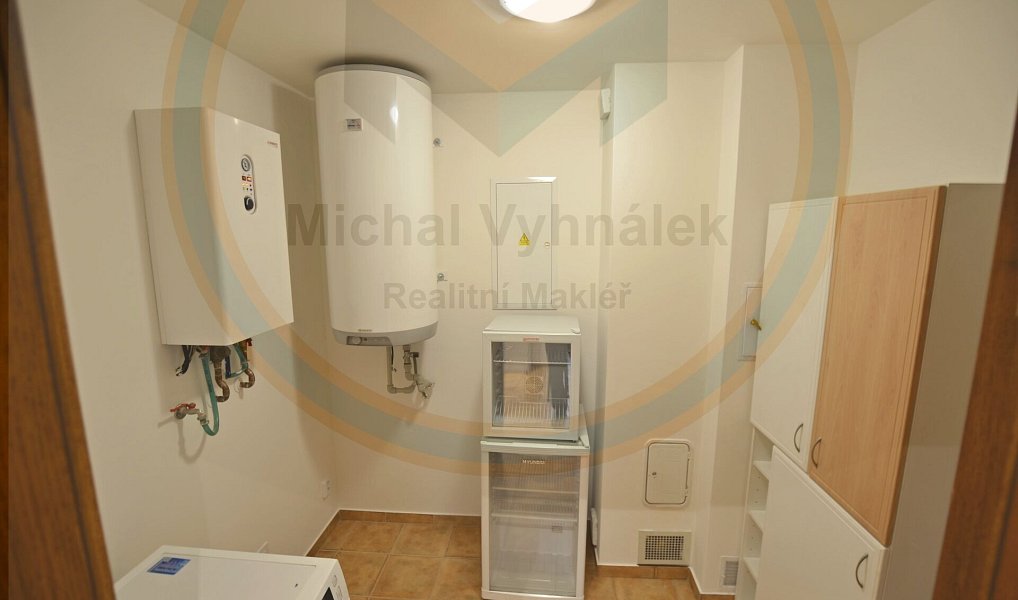 Prodej domu 154 m² s pozemkem 1 244 m², Tišice – náhled fotky 24