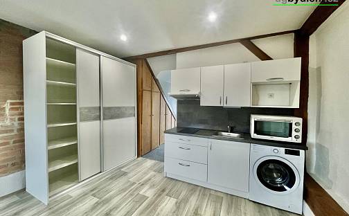 Pronájem bytu 1+kk 30 m², náměstí 5. května, Holýšov, okres Plzeň-Jih