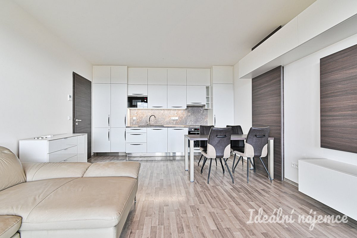 Pronájem bytu 2+kk 60 m² – fotografie 4