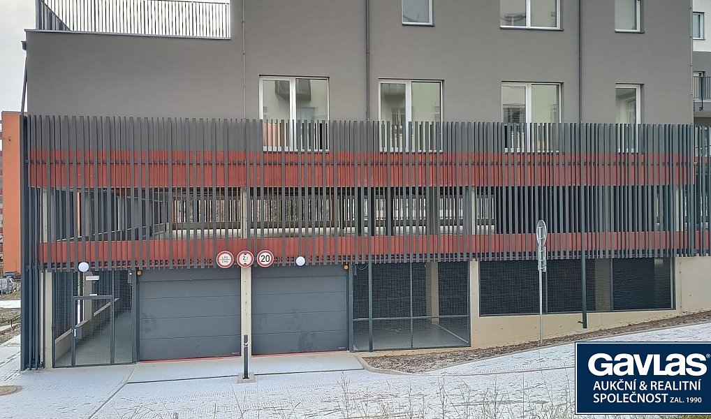 Pronájem garážového stání a garáže - Beroun-Město, Nepilova ul., Beroun – náhled fotky 2
