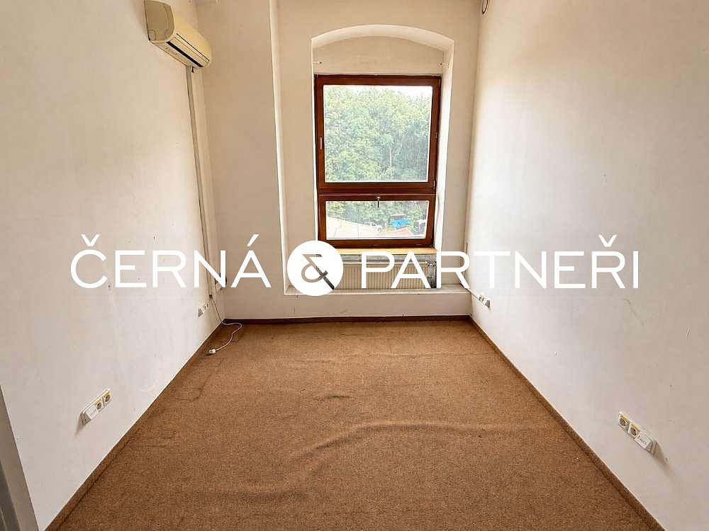 Pronájem kanceláře 264 m² — photo 4