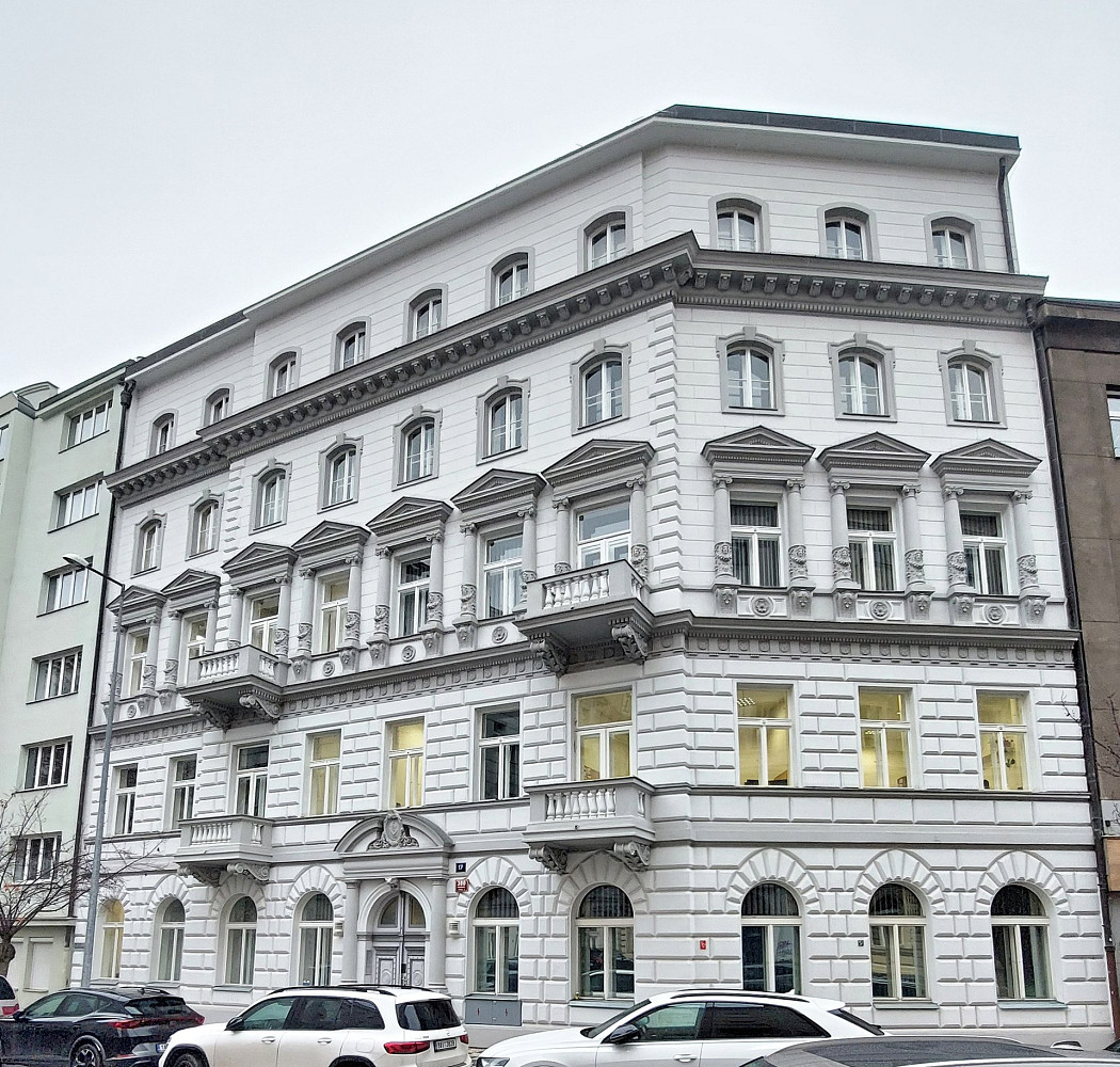 Pronájem kanceláře 234 m²