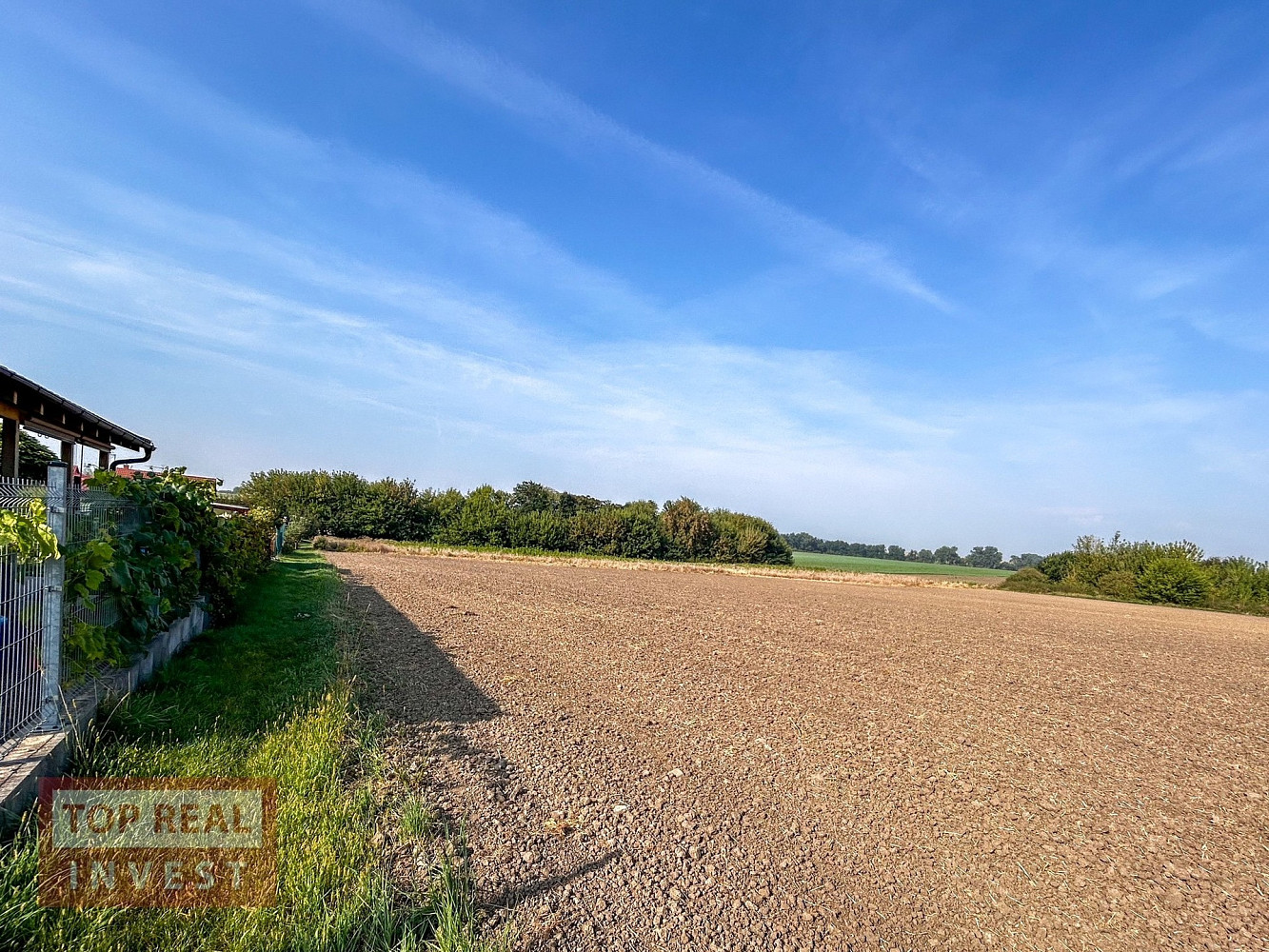 Prodej pole 2 414 m²