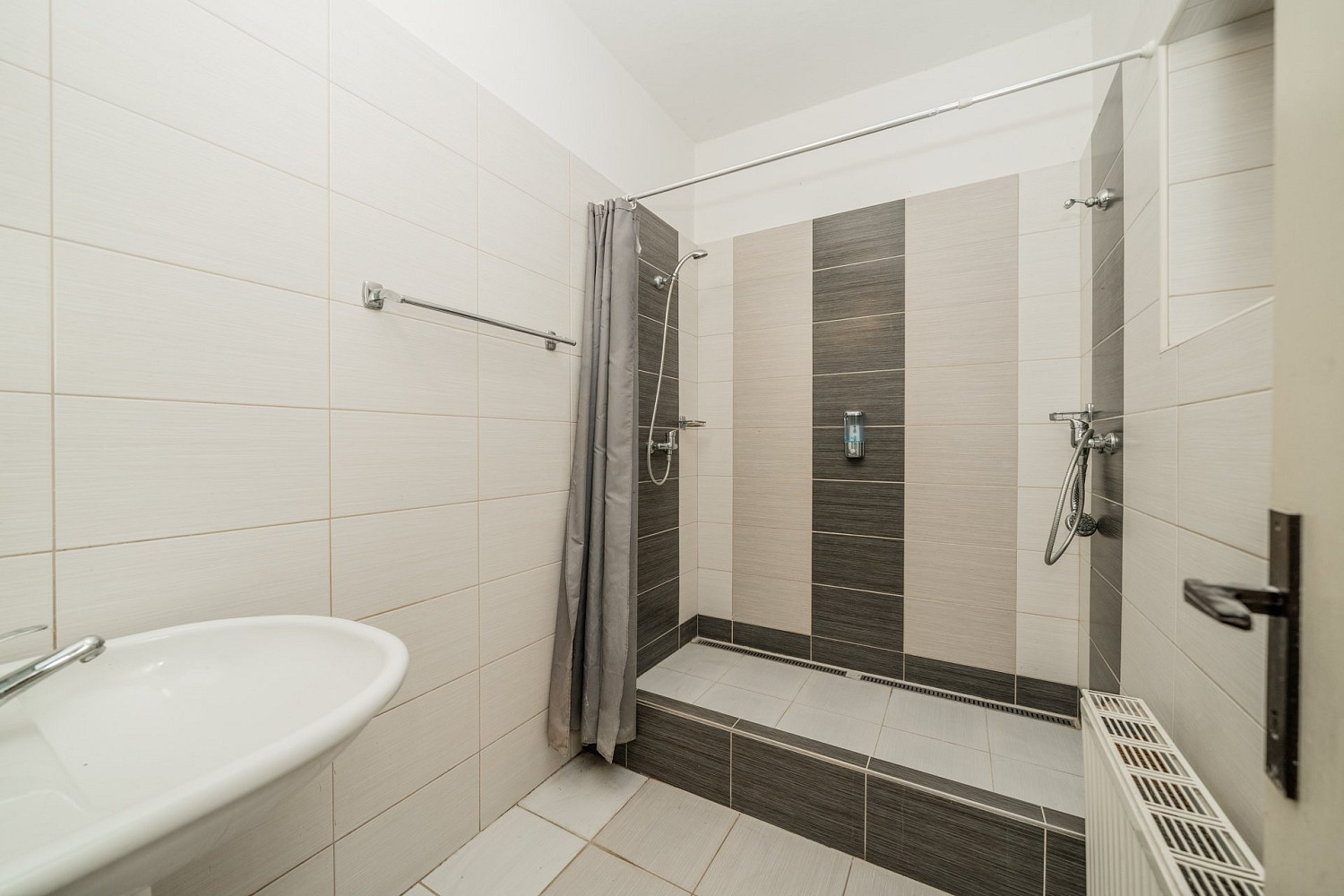 Prodej domu 208 m² s pozemkem 1 390 m² – pohled 5