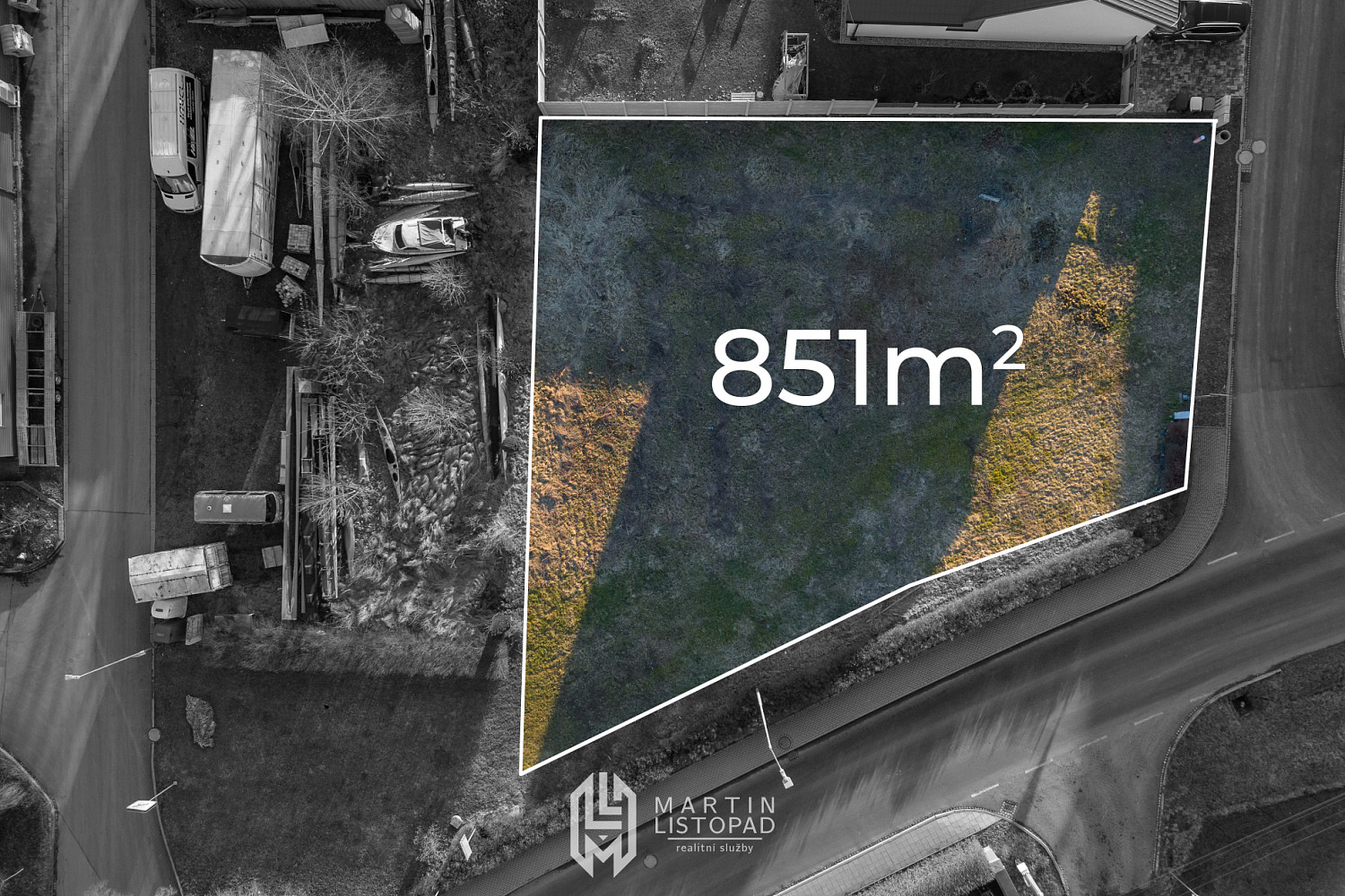 Prodej stavebního pozemku 851 m² – pohled 2