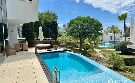 Prodej domu 758 m² s pozemkem 758 m²