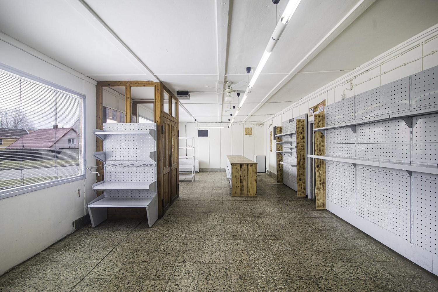 Prodej obchodních prostor 110 m² — photo 2