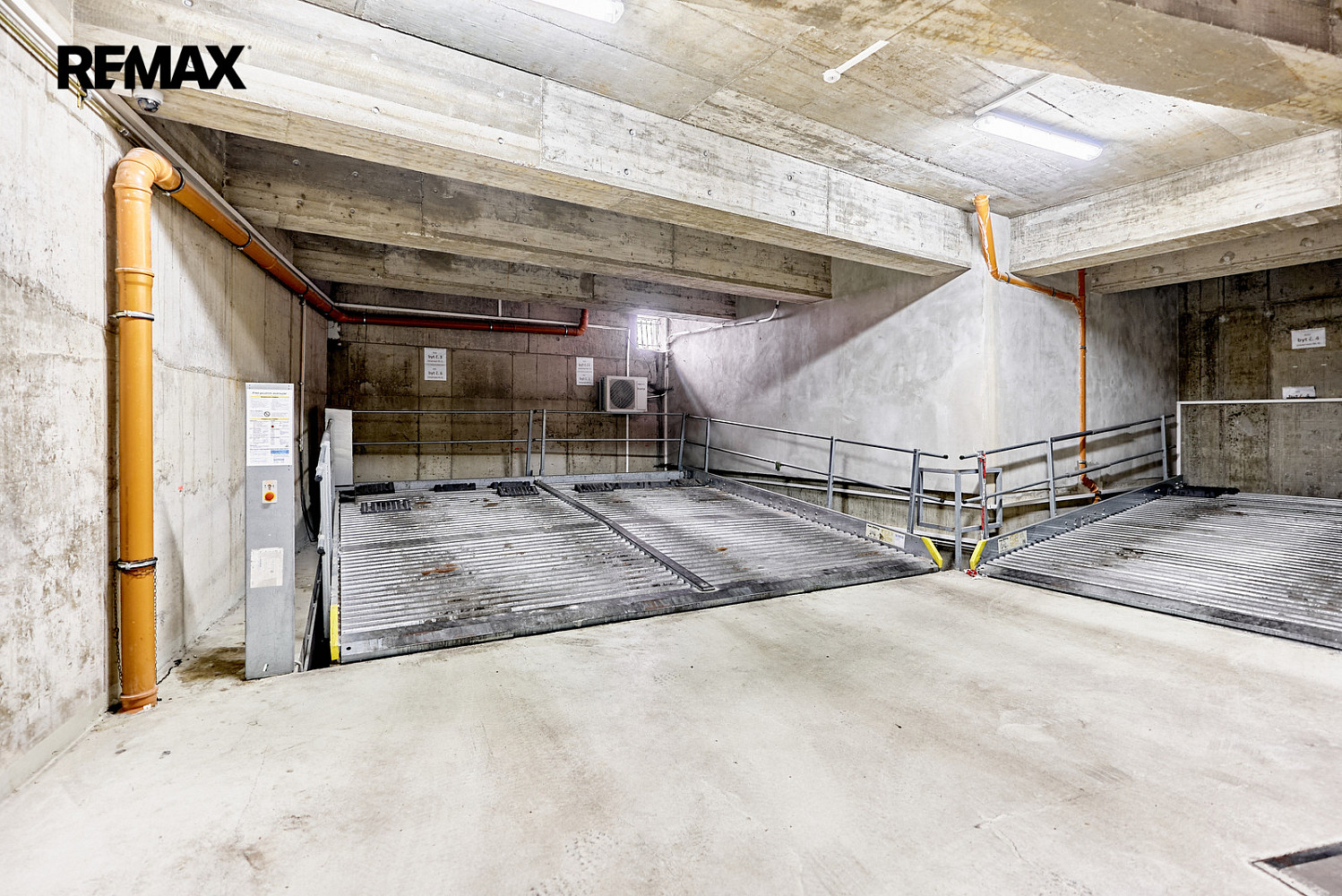 Pronájem parkovacího stáni, 21m2 horní sekce, zámecký vrch, karlovy vary — photo 2