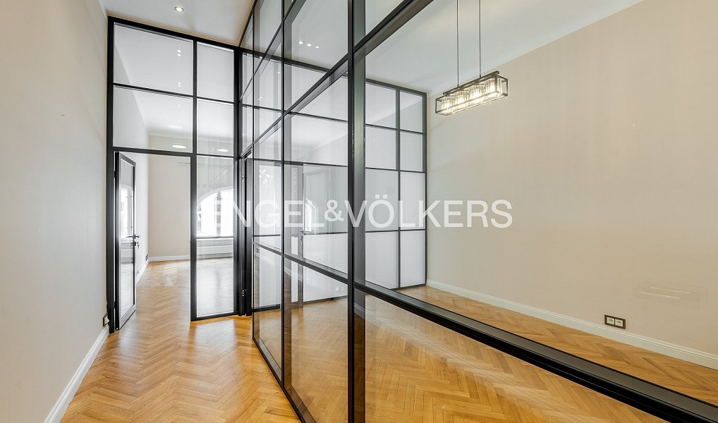 Pronájem bytu 6+kk 210 m², Praha – náhled fotky 9