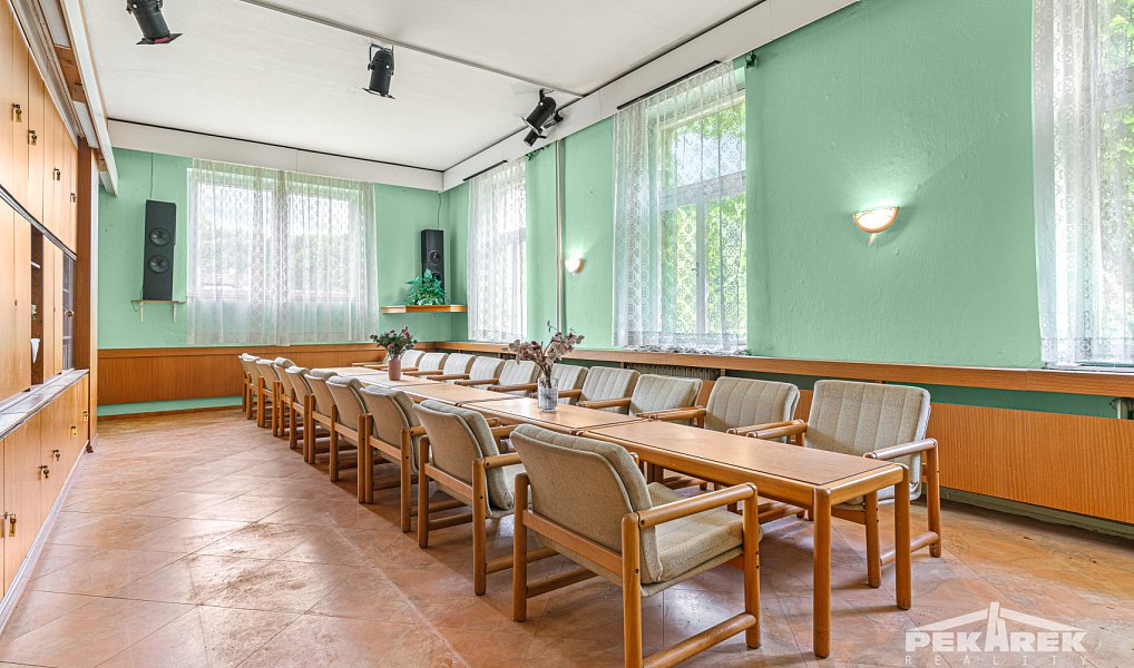 Prodej ubytovacího objektu 1 400 m², Samopše – náhled fotky 10