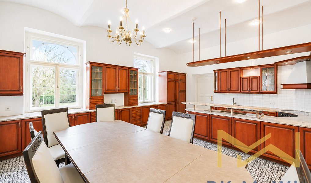 Pronájem domu 827 m² s pozemkem 8 510 m², Praha – náhled fotky 4